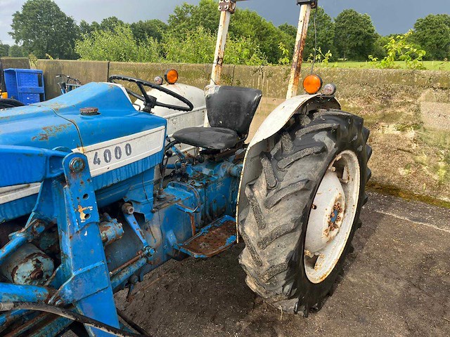 Ford 3000 oldtimer tractor - afbeelding 5 van  8
