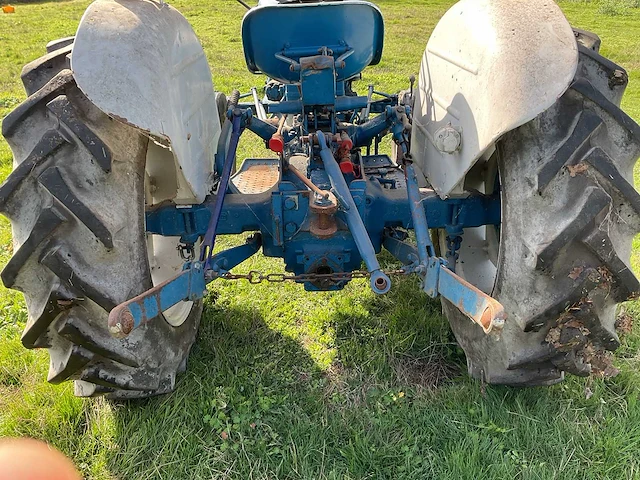 Ford 3000 tweewielaangedreven landbouwtractor - afbeelding 1 van  21