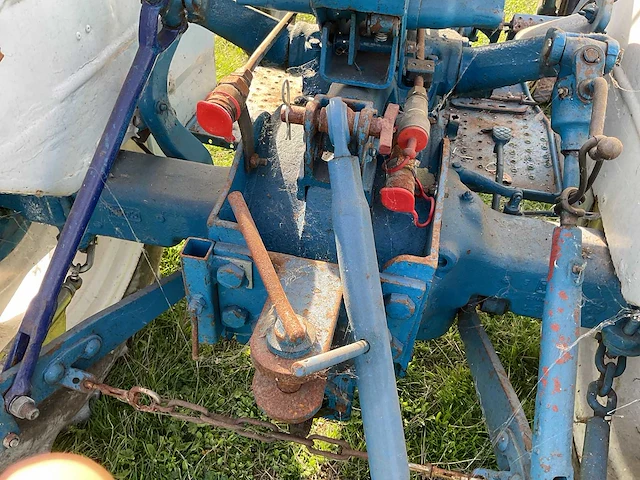 Ford 3000 tweewielaangedreven landbouwtractor - afbeelding 2 van  21