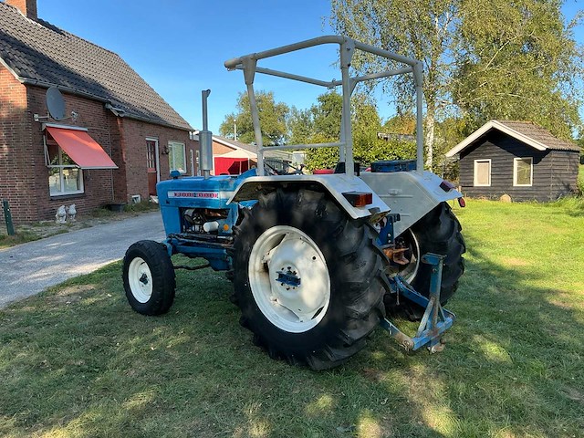Ford 3000 tweewielaangedreven landbouwtractor - afbeelding 10 van  19