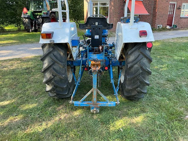Ford 3000 tweewielaangedreven landbouwtractor - afbeelding 9 van  19