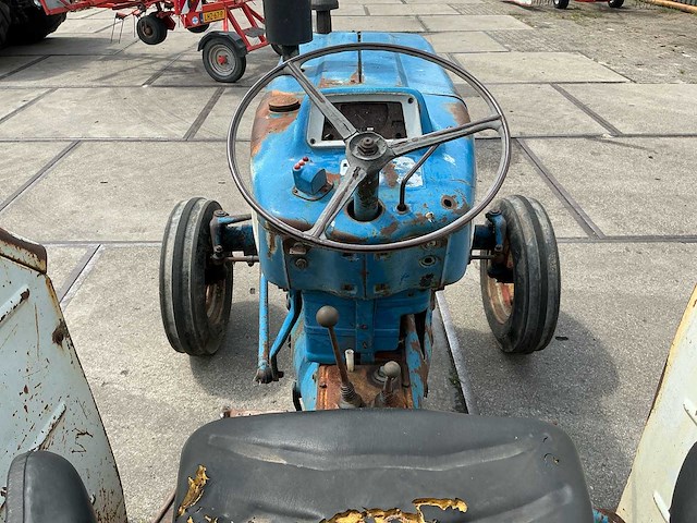 Ford 4000 oldtimer tractor - afbeelding 12 van  19