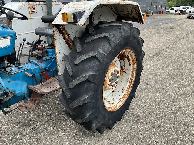Ford 4100 oldtimer tractor - afbeelding 2 van  23