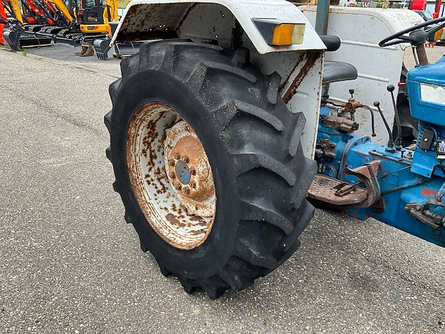 Ford 4100 oldtimer tractor - afbeelding 3 van  23