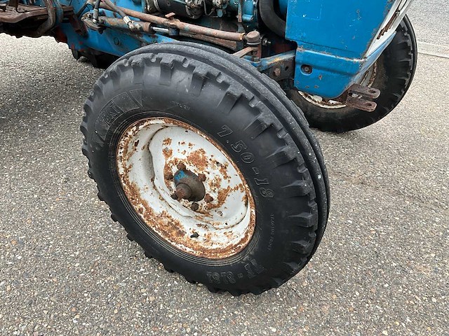 Ford 4100 oldtimer tractor - afbeelding 4 van  23