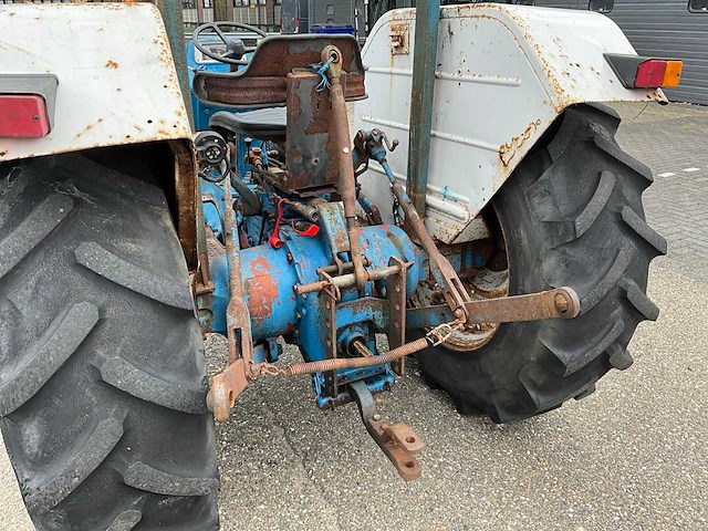 Ford 4100 oldtimer tractor - afbeelding 7 van  23