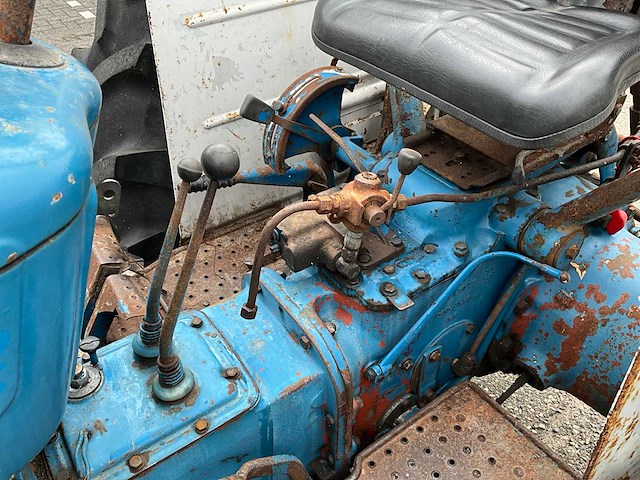 Ford 4100 oldtimer tractor - afbeelding 10 van  23