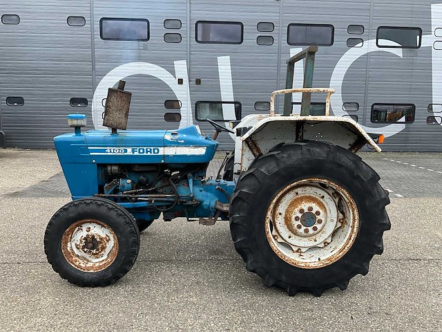 Ford 4100 oldtimer tractor - afbeelding 12 van  23