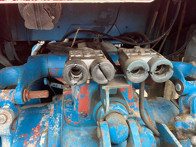 Ford 6700 tweewielaangedreven landbouwtractor - afbeelding 3 van  6