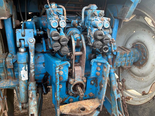 Ford 7710 vierwielaangedreven landbouwtractor - afbeelding 10 van  27