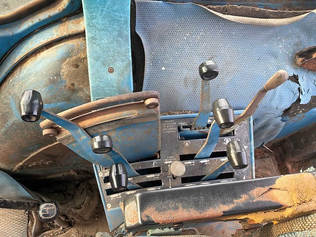 Ford 7710 vierwielaangedreven landbouwtractor - afbeelding 14 van  27