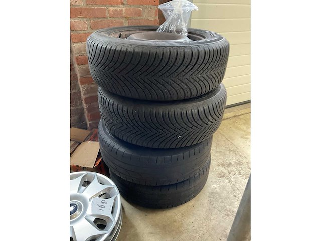 Ford band met velg - afbeelding 2 van  5