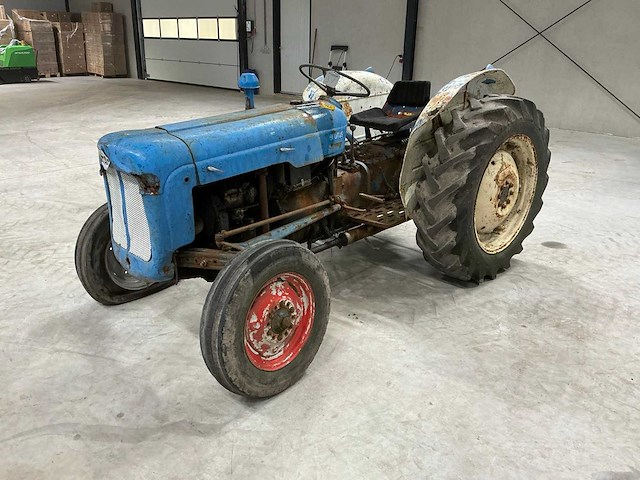 Ford brutus oldtimer tractor - afbeelding 1 van  13