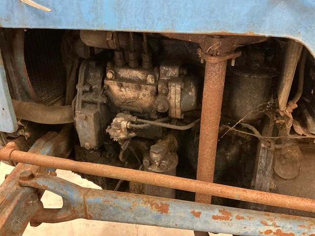 Ford brutus oldtimer tractor - afbeelding 10 van  13