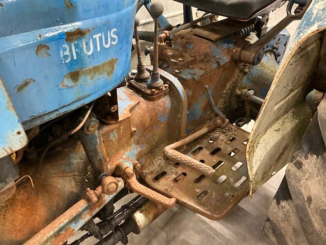 Ford brutus oldtimer tractor - afbeelding 11 van  13