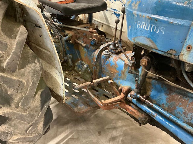 Ford brutus oldtimer tractor - afbeelding 13 van  13