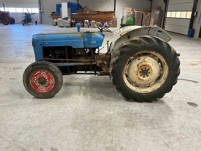 Ford brutus oldtimer tractor - afbeelding 9 van  13