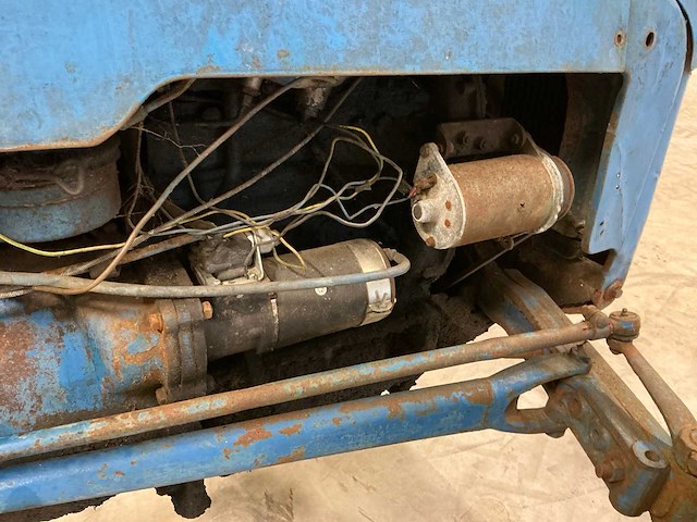 Ford brutus oldtimer tractor - afbeelding 12 van  13