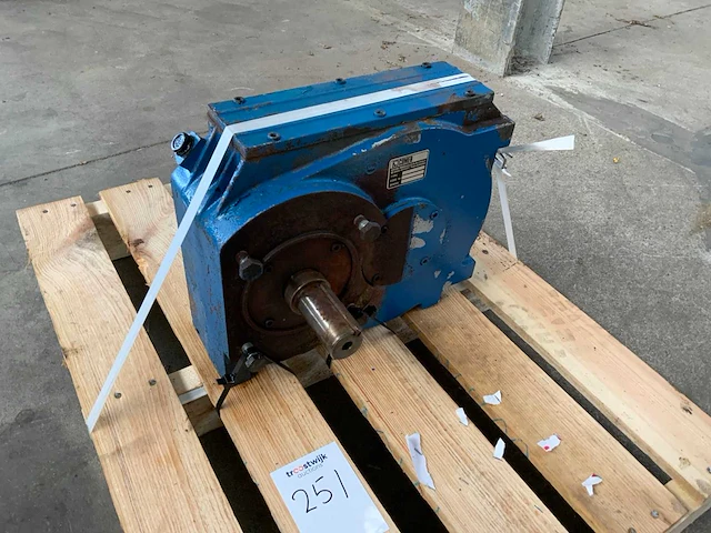 Ford comer ford 40 serie pto - afbeelding 1 van  5