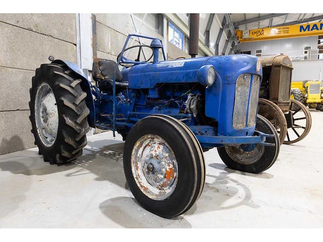 Ford dexta oldtimer tractor - afbeelding 1 van  11