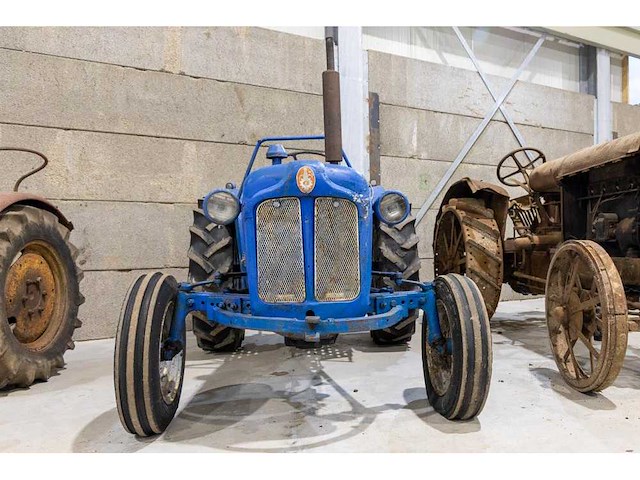 Ford dexta oldtimer tractor - afbeelding 4 van  11