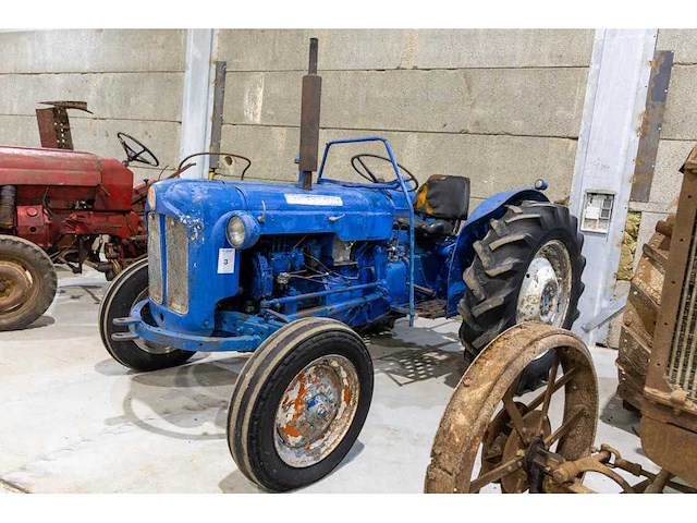 Ford dexta oldtimer tractor - afbeelding 5 van  11