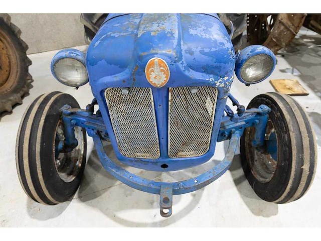 Ford dexta oldtimer tractor - afbeelding 6 van  11