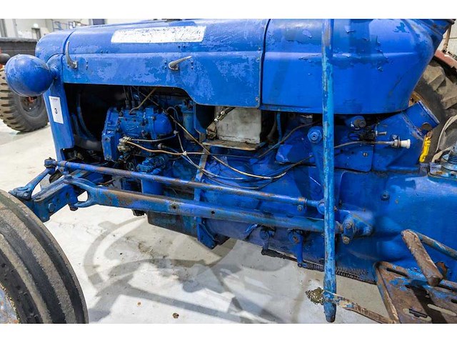 Ford dexta oldtimer tractor - afbeelding 7 van  11