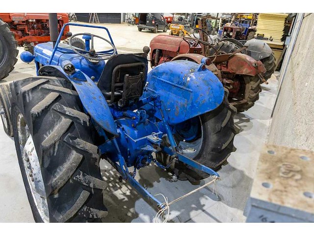 Ford dexta oldtimer tractor - afbeelding 8 van  11