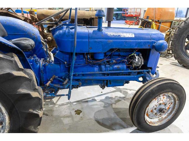 Ford dexta oldtimer tractor - afbeelding 10 van  11