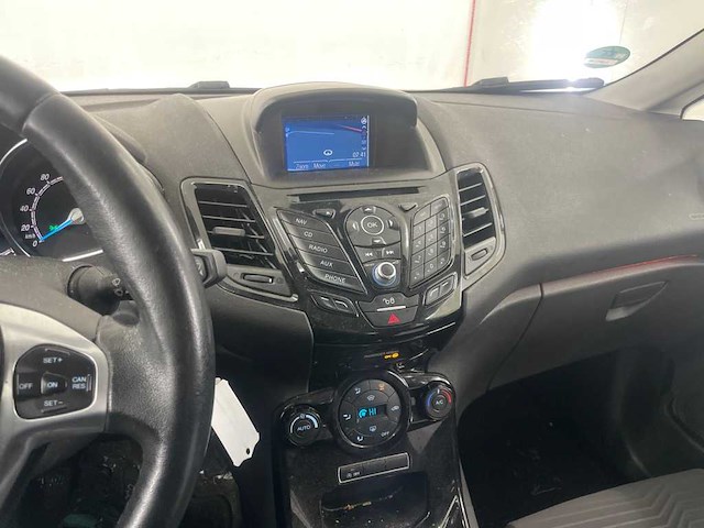 Ford fiesta 1.0 ecoboost titanium; 1-zpt-30 - afbeelding 3 van  10