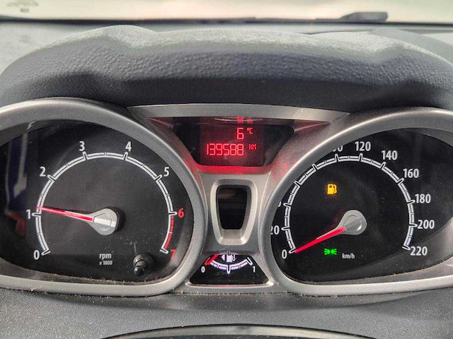 Ford fiesta 1.25 ghia, h-010-vv - afbeelding 2 van  9