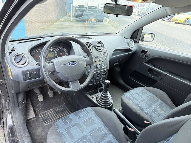 Ford fiesta 1.3-8v champion 2006 | 34-sv-vg - afbeelding 2 van  24