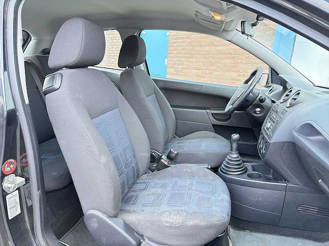 Ford fiesta 1.3-8v champion 2006 | 34-sv-vg - afbeelding 21 van  24