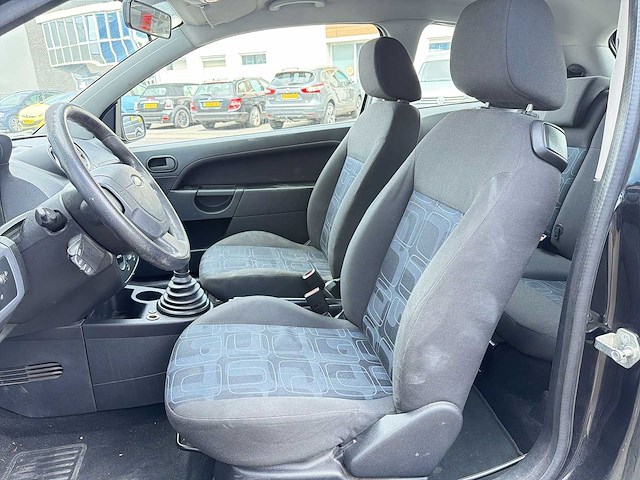 Ford fiesta 1.3-8v champion 2006 | 34-sv-vg - afbeelding 17 van  24