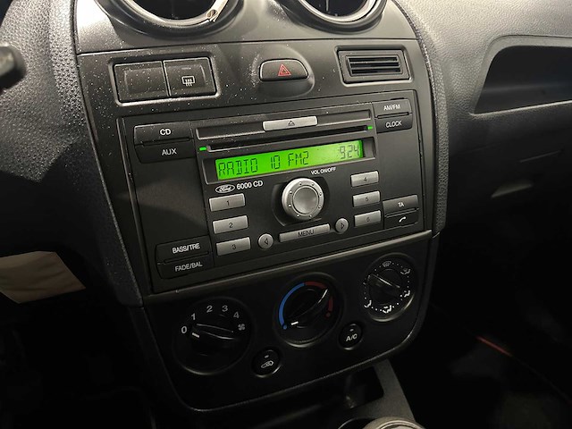 Ford fiesta 1.3-8v champion 34-sn-rj - afbeelding 7 van  16