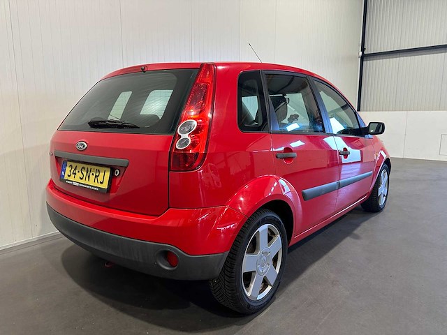Ford fiesta 1.3-8v champion 34-sn-rj - afbeelding 12 van  16