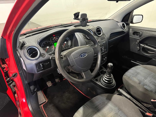 Ford fiesta 1.3-8v champion 34-sn-rj - afbeelding 16 van  16