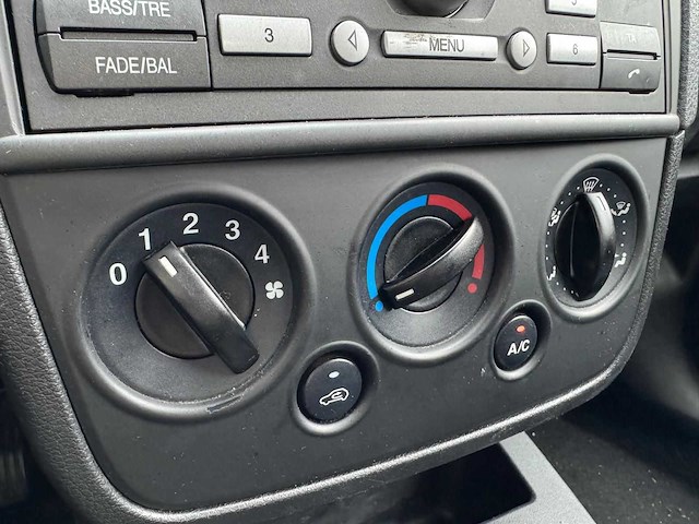 Ford fiesta 1.3 8v champion, 81-sv-kv - afbeelding 4 van  10