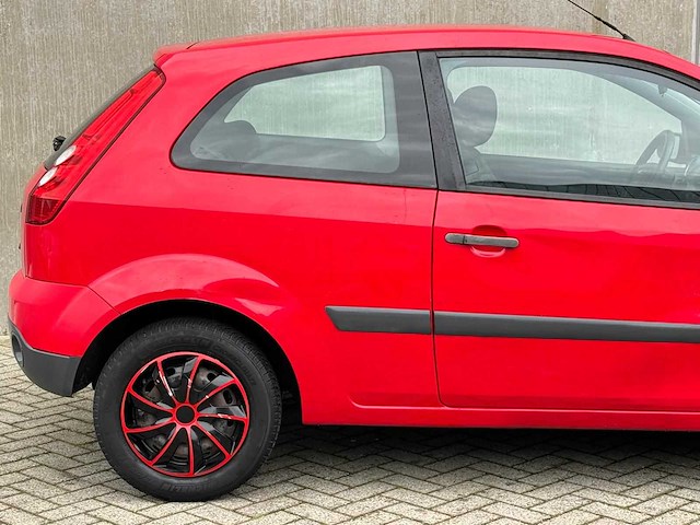 Ford fiesta 1.3 8v champion, 81-sv-kv - afbeelding 2 van  7