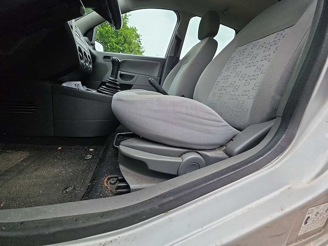 Ford fiesta 1.3 ambiente 2002 | 03-lb-sh - afbeelding 2 van  22