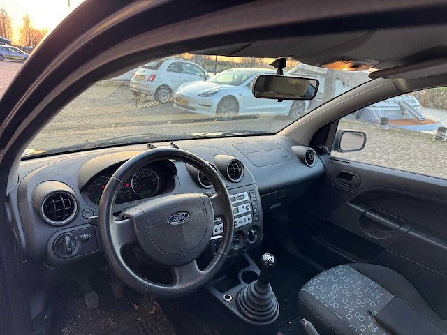 Ford fiesta 1.3 ambiente 49-np-pk - afbeelding 2 van  14