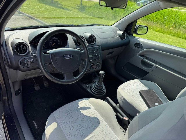 Ford fiesta 1.4-16v ambiente 98-ph-dj - afbeelding 12 van  15