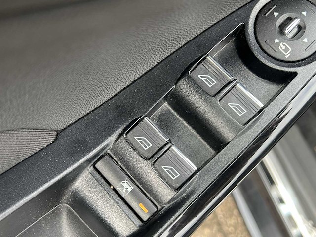 Ford fiesta 1.6 tdci lease titanium 2014 | 8-xnd-86 - afbeelding 2 van  26