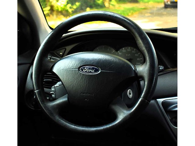 Ford focus 1.6-16v futura 2004 - afbeelding 2 van  22