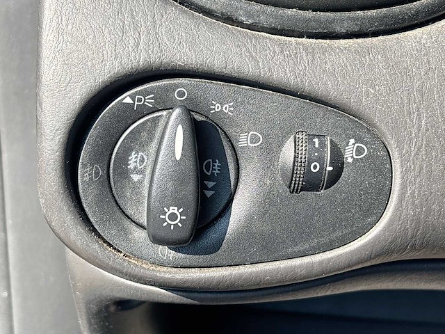 Ford focus 1.6-16v futura 2005 | 06-pz-tj - afbeelding 3 van  43