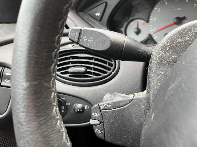 Ford focus 1.6-16v futura 2005 | 06-pz-tj - afbeelding 7 van  43