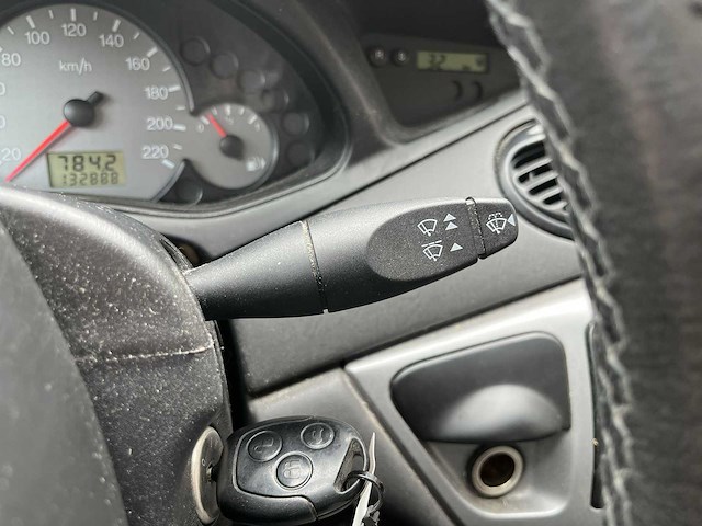 Ford focus 1.6-16v futura 2005 | 06-pz-tj - afbeelding 8 van  43