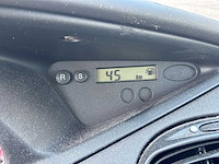 Ford focus 1.6-16v futura 2005 | 06-pz-tj - afbeelding 11 van  43
