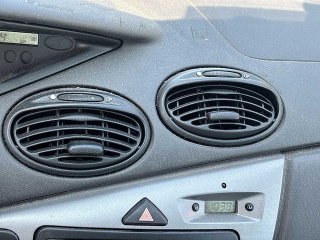Ford focus 1.6-16v futura 2005 | 06-pz-tj - afbeelding 28 van  43